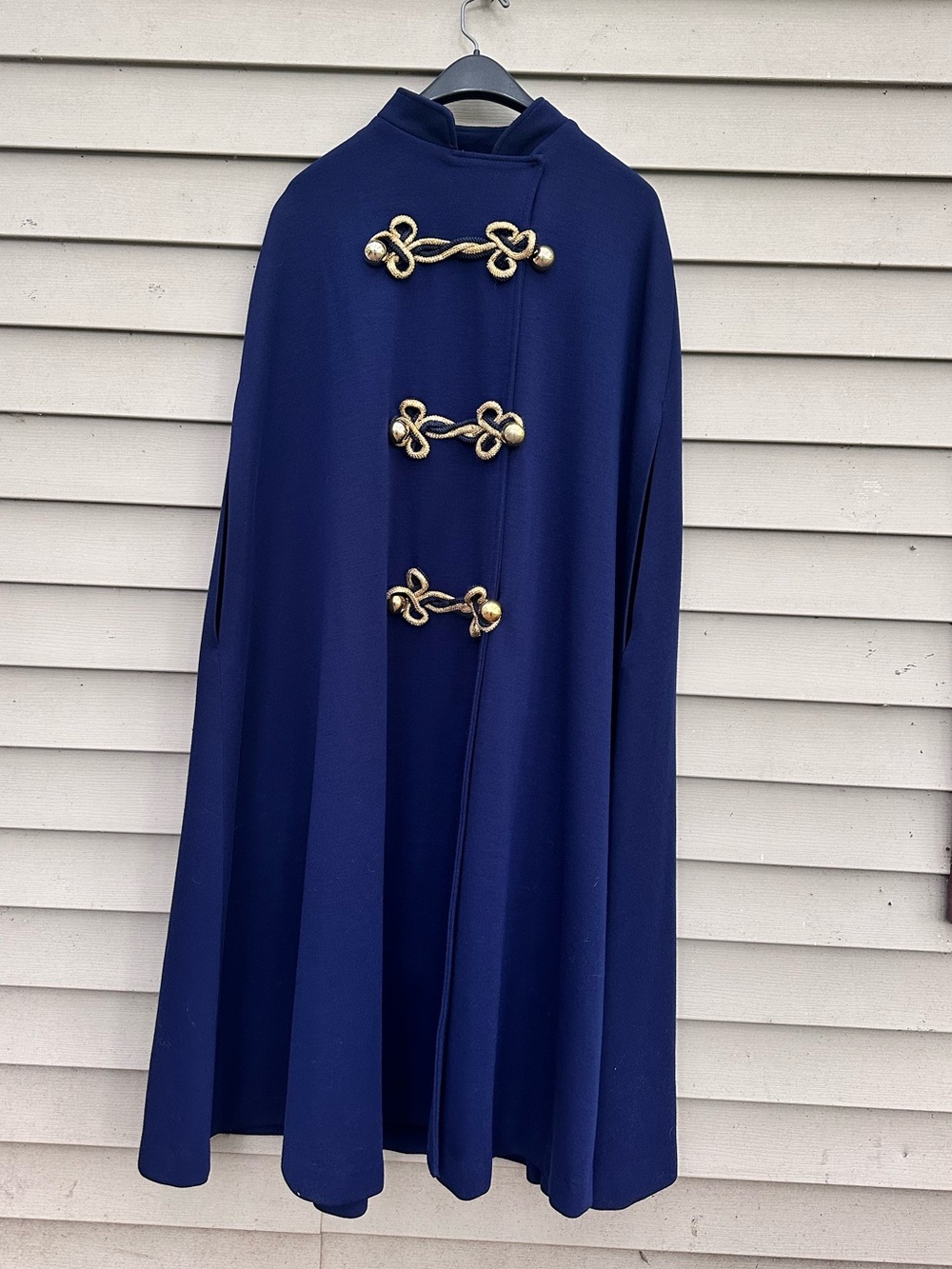 Vintage regal cape navy blue frog closures
